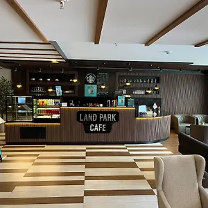 Land Park Hotel